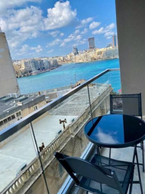 Sliema, Stylish 1 Bedroom Apartment with Parking.